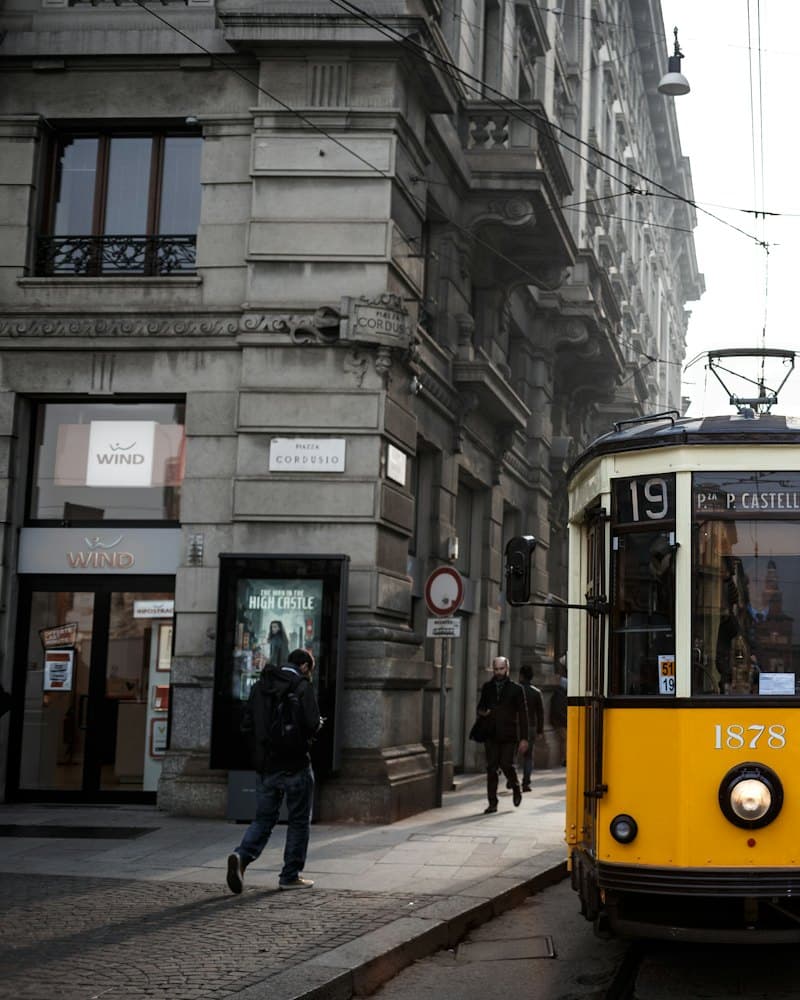 Milano'da sarı tarihi tramvay
