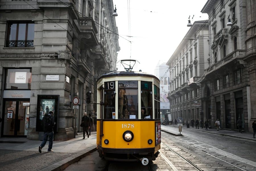 Milano'da sarı tarihi tramvay